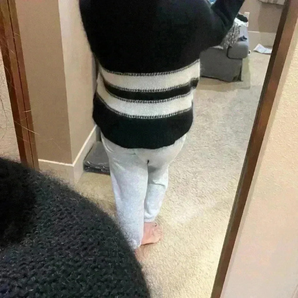 Victoria's Secret Wool Blend size Small pullover - Picture 9 of 9